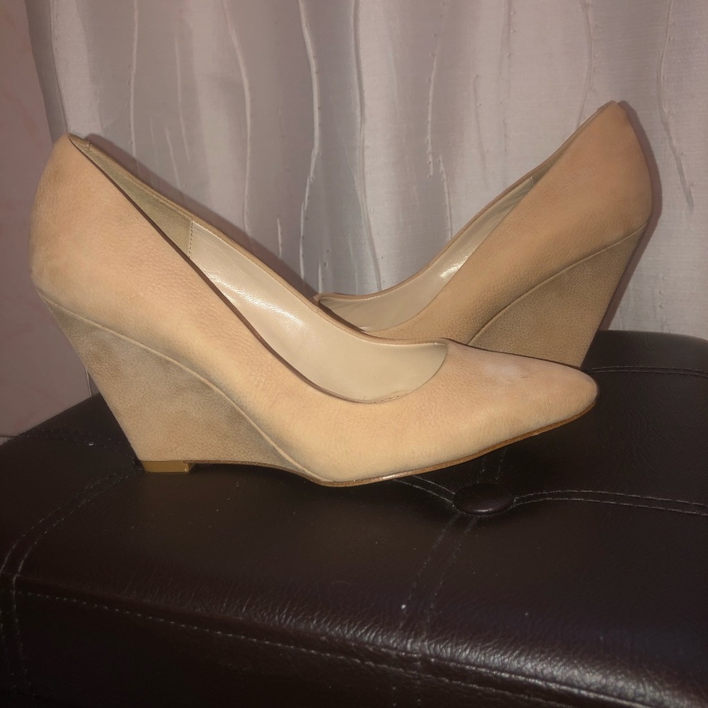 Pour la Victoire Wedges!  Accepting Offers!